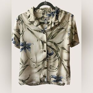 Caribbean Joe Let Go Cream Floral Hawaiian style shirt Small. #10292